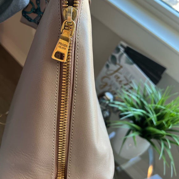 Prada Cammeo - Picture 4 of 9